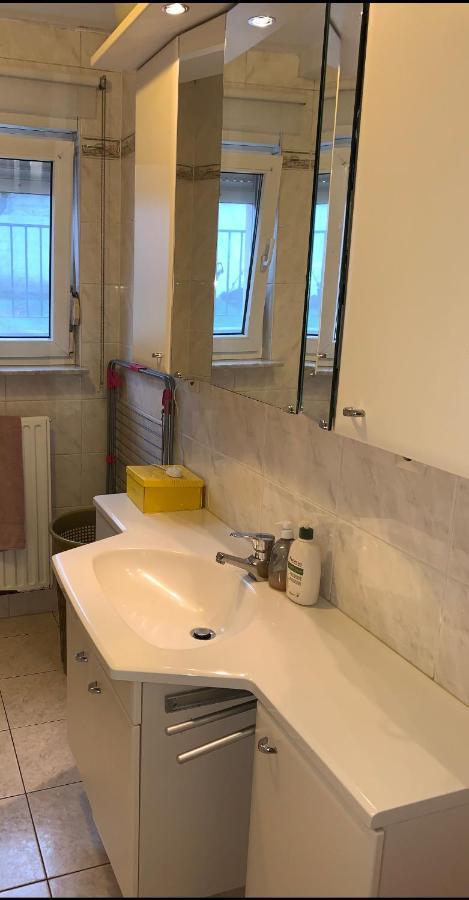 Large Room In Schuttrange Free Parking 10Mins To Airport Excellent Customer Services Kültér fotó