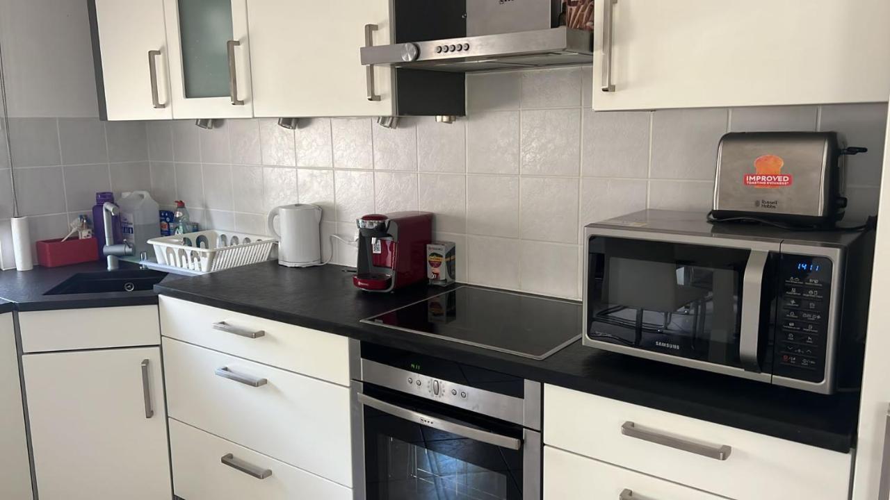 Large Room In Schuttrange Free Parking 10Mins To Airport Excellent Customer Services Kültér fotó