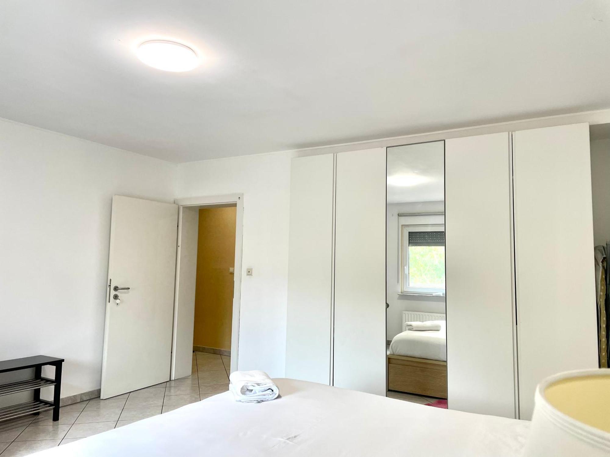 Large Room In Schuttrange Free Parking 10Mins To Airport Excellent Customer Services Kültér fotó