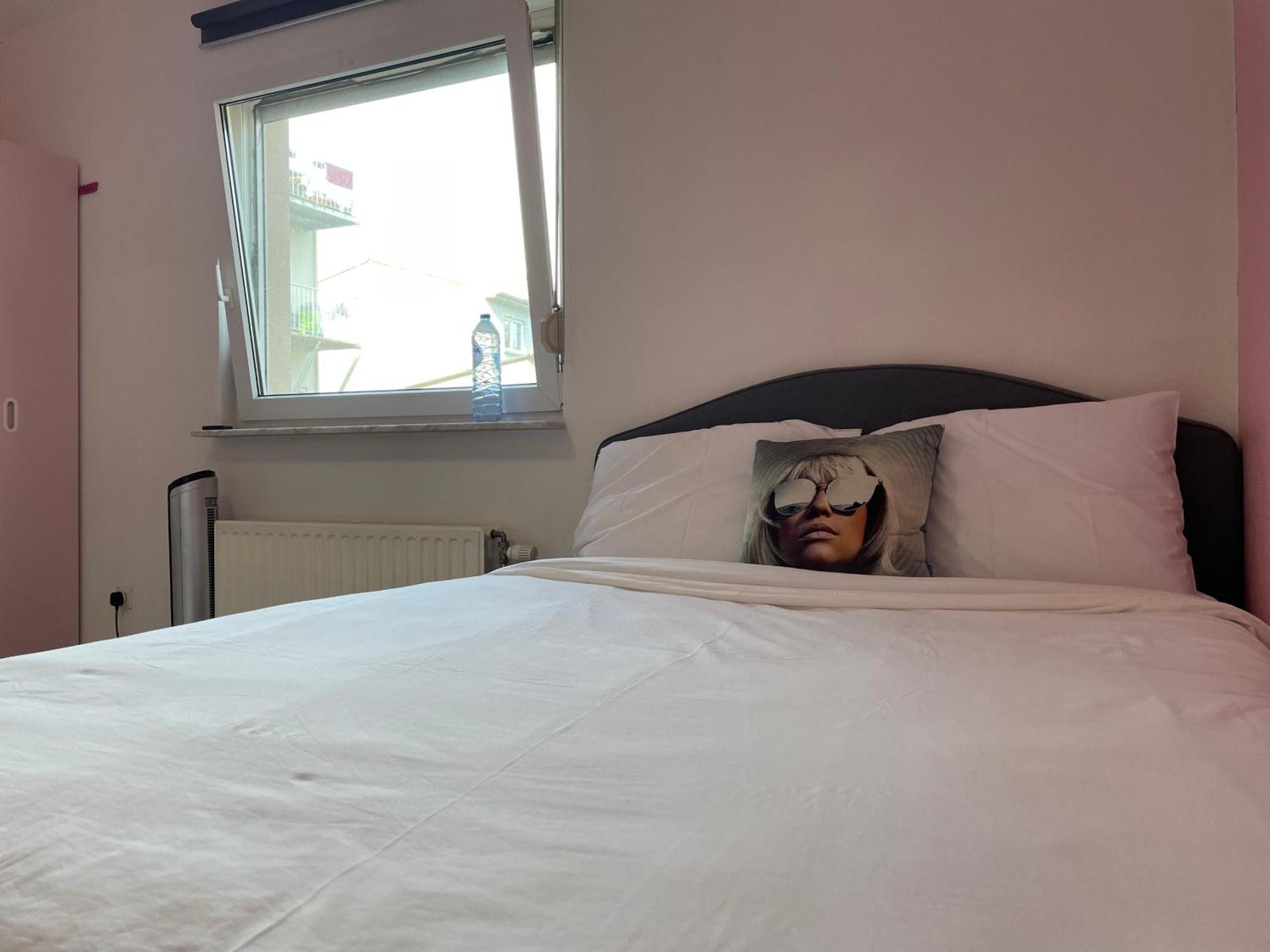 Large Room In Schuttrange Free Parking 10Mins To Airport Excellent Customer Services Kültér fotó